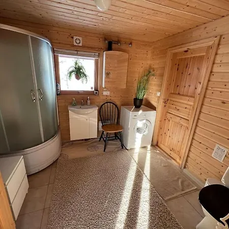 Vakantiehuis Cozy Cabin In Senja, Quite Modern, Built In 2017 Brygghaugen